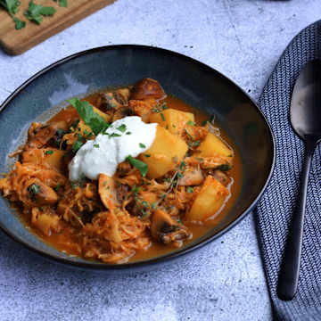 Vegetarian Szeged goulash with mushrooms