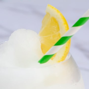 Cocktail Au Gin Et Au Sureau Glac&eacute;