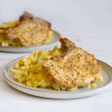 Honig-Senf Schweinekoteletts mit P&uuml;ree nach Colcannon-Art
