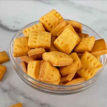 Copycat Cheese Crackers