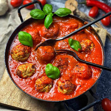 Putenb&auml;llchen in Tomatensauce
