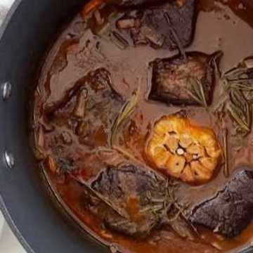 Red Wine and Garlic Braised Short Ribs