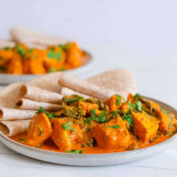 Tandoori-Style Butter Chicken Curry with Spinach