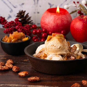 Bratapfel-Eis mit gebrannten Mandeln