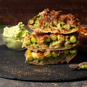 &Uuml;berbackenes Spargel-B&auml;rlauch-Ciabatta