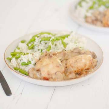 H&auml;hnchenschenkel Mit Champignonsauce Und Estragon-Reis
