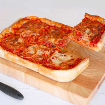 Gef&uuml;llte Deep-Dish Pizza