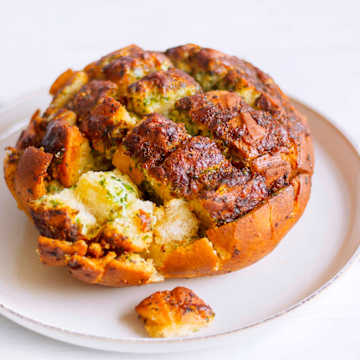 Smoked Tear-And-Share Garlic Bread
