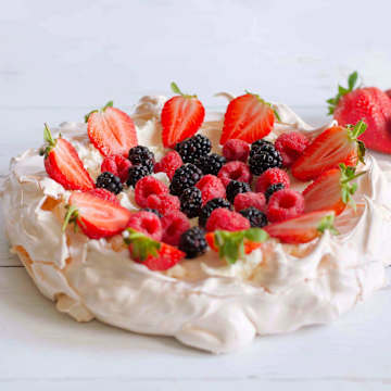Mixed Berry Fruit Pavlova