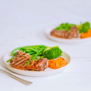 Grilled Lamb Chops With Smoky Romesco Sauce