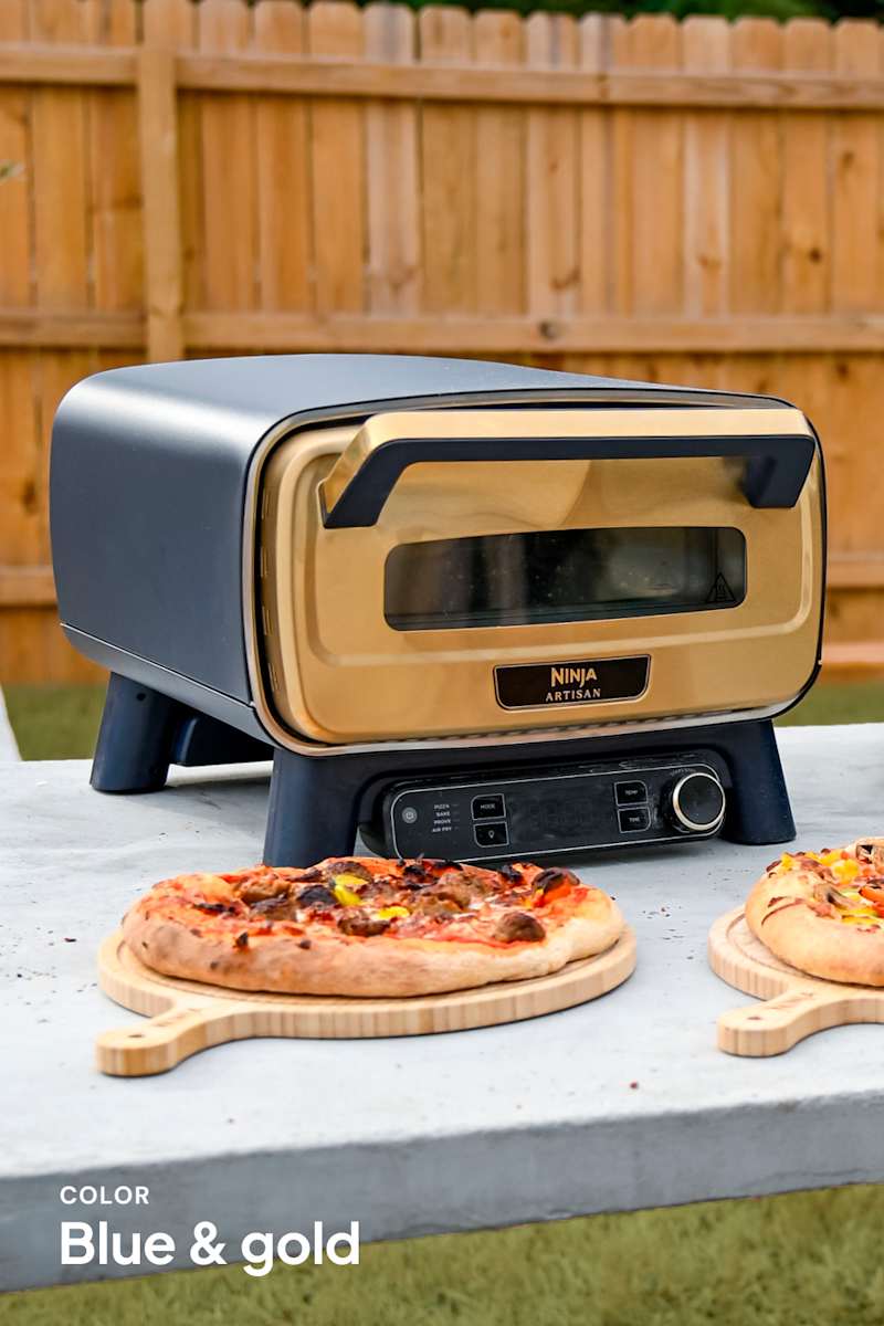 Ninja Artisan™ 5-in-1 Portable Pizza Oven in Black and Gold