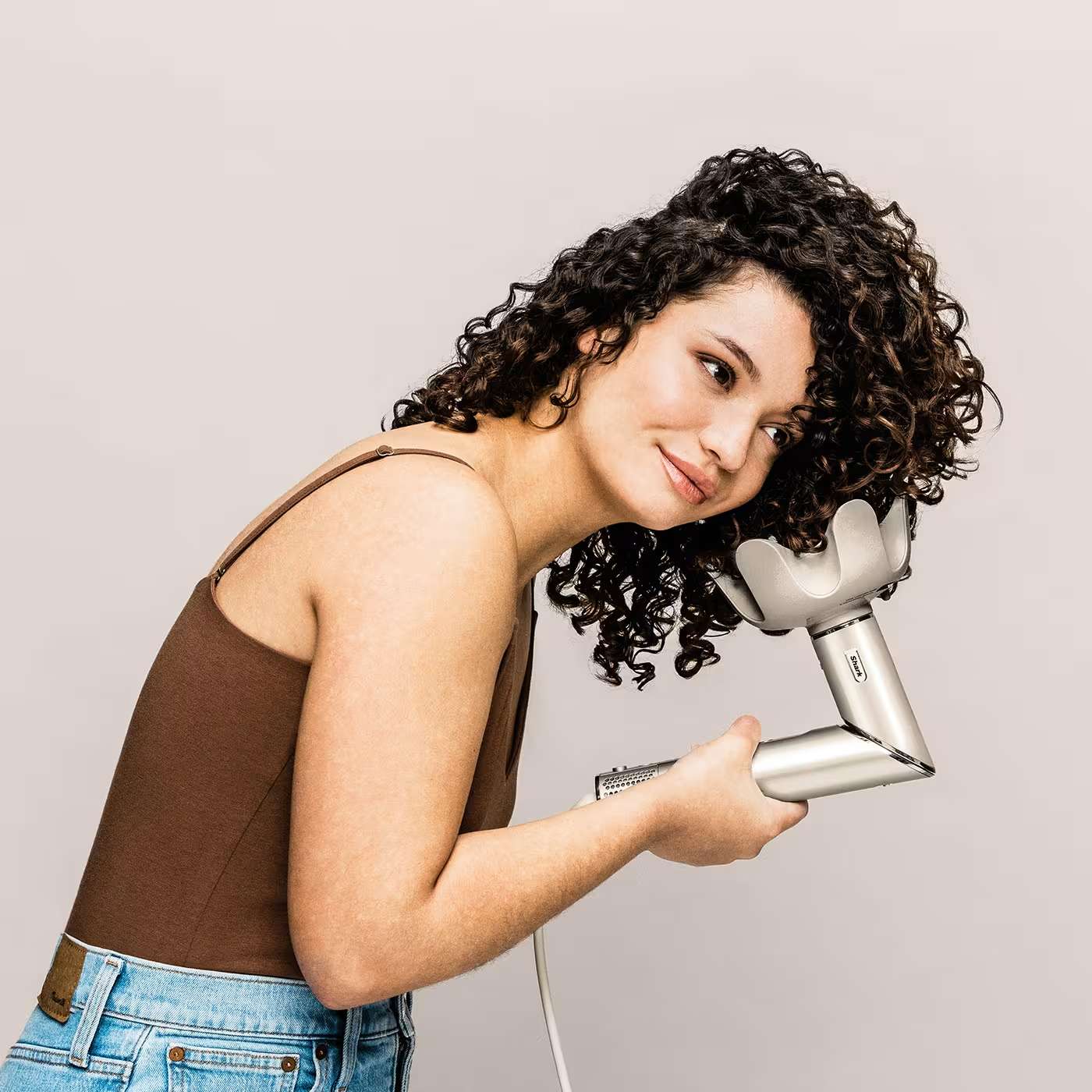 femme utilise un diffuseur