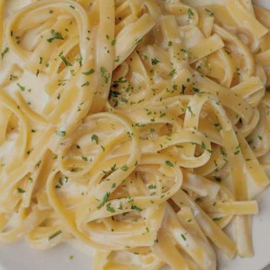 One Pan Creamy Garlic Pasta