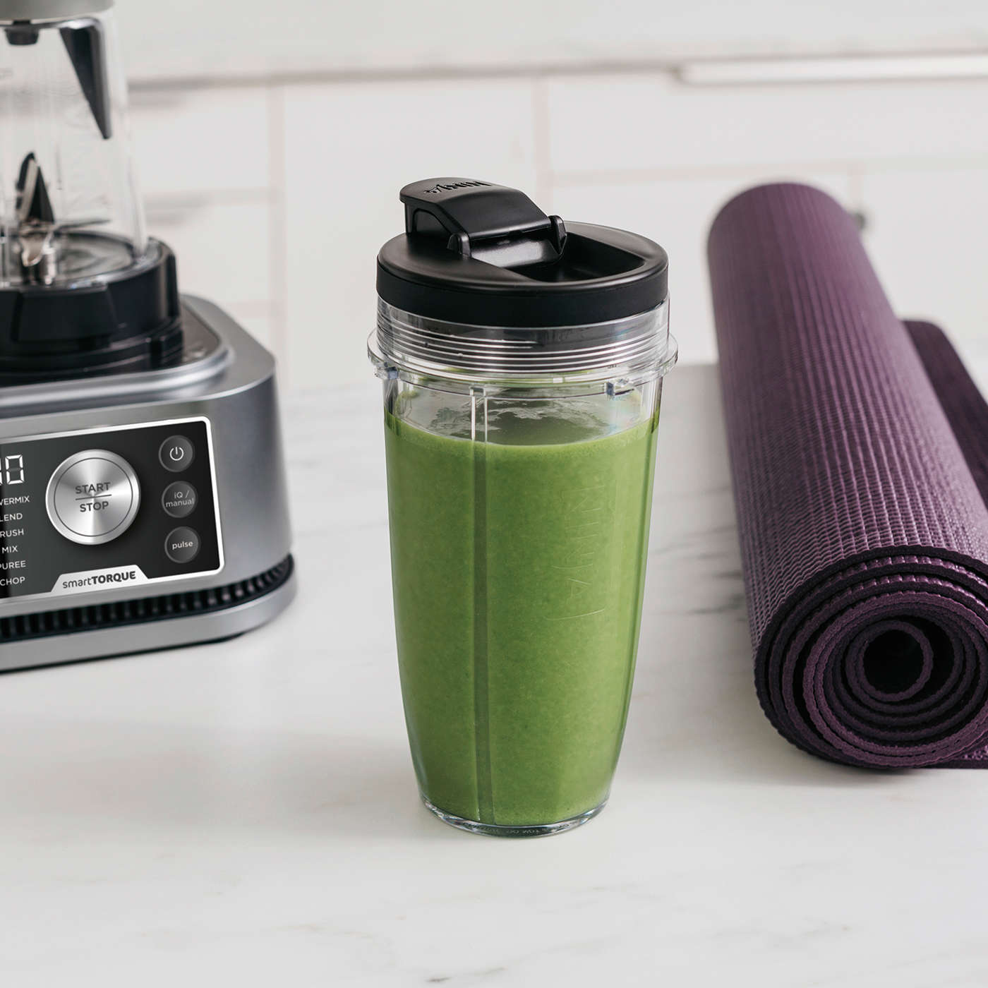 Smoothie pr&eacute;par&eacute; avec le blender Ninja.