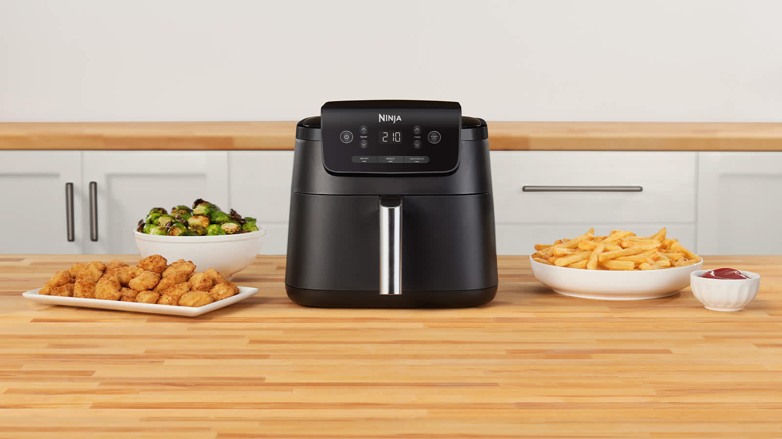 Ninja Air-Fryer und verschiedene heissluft-frittierte Gerichte. 