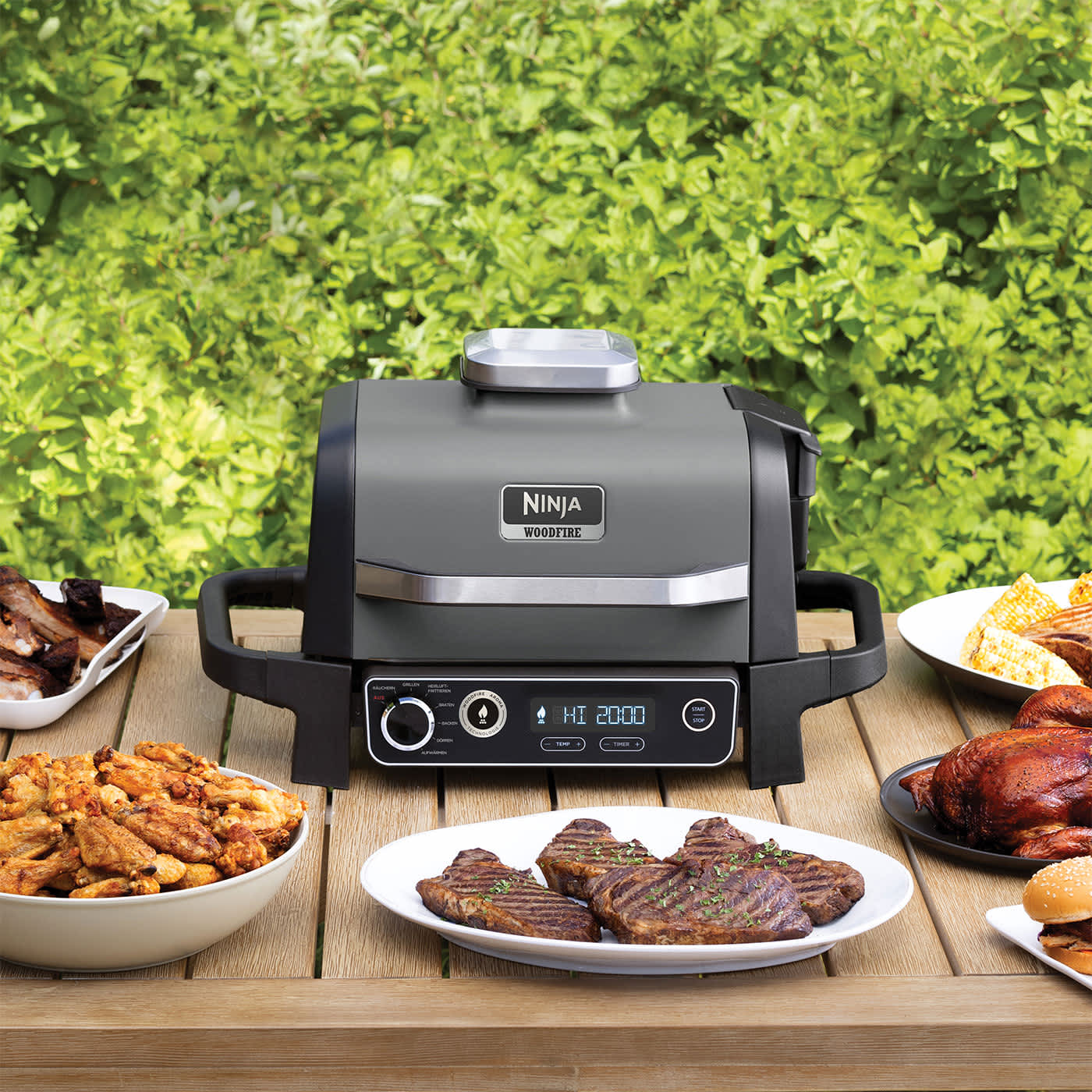 Outdoor Grill mit Steak 