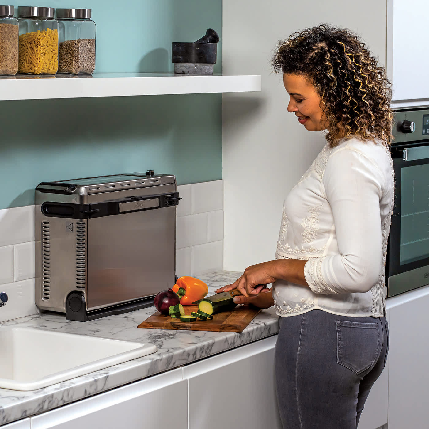 Le four qui dore vos plats et qui se range verticalement