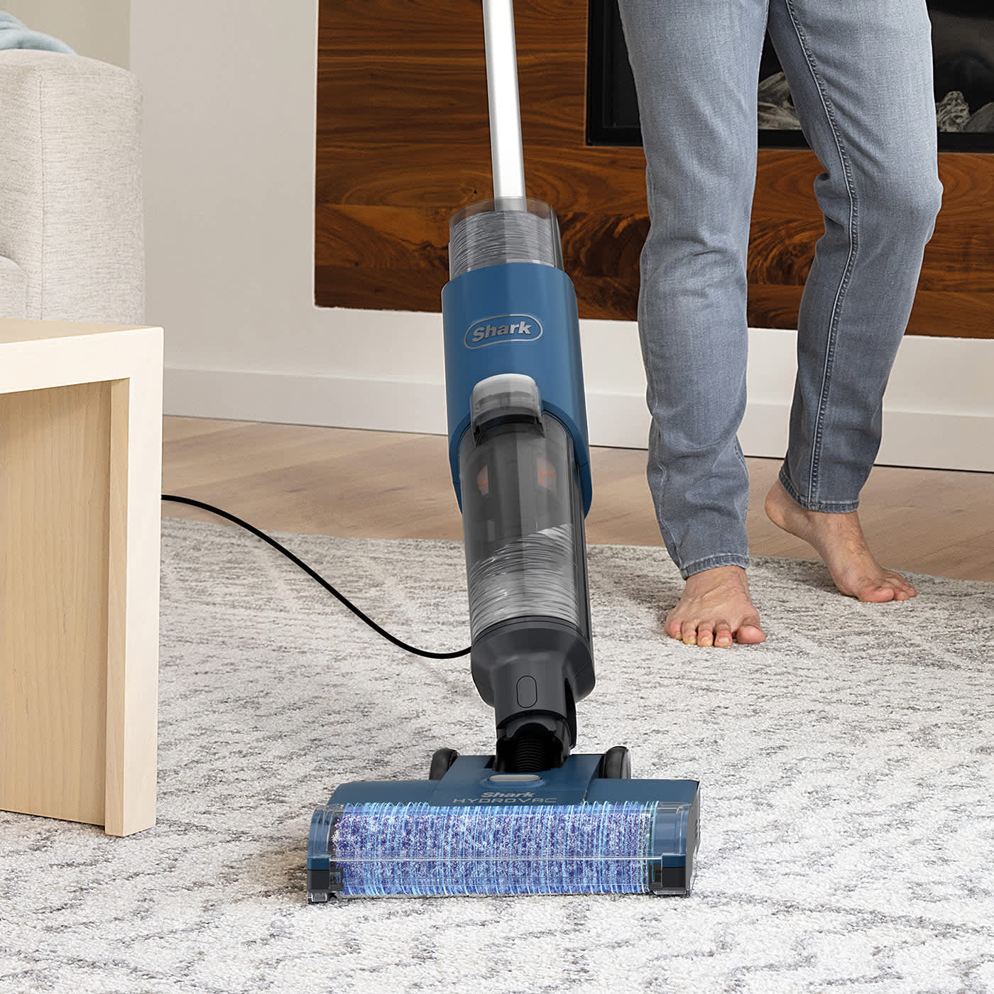 Teppichreinigung mit WD100EU Bodenreiniger.