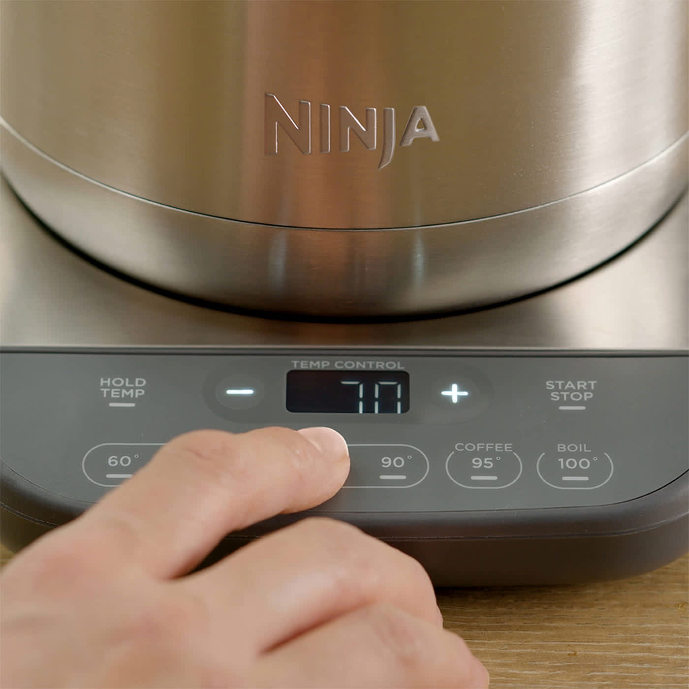 Ninja Wasserkocher Bedienfeld mit digitaler Temperaturanzeige &ndash; 6 voreingestellte Temperaturen von 60&deg;C bis 100&deg;C