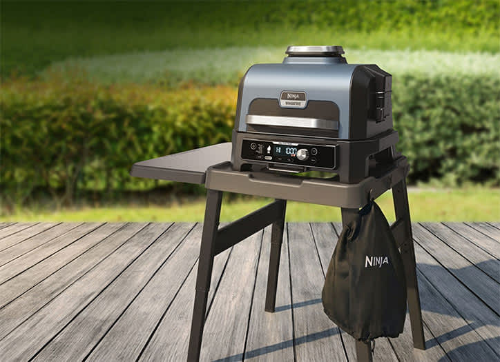 Barbecue elettrico con accessori aggiuntivi