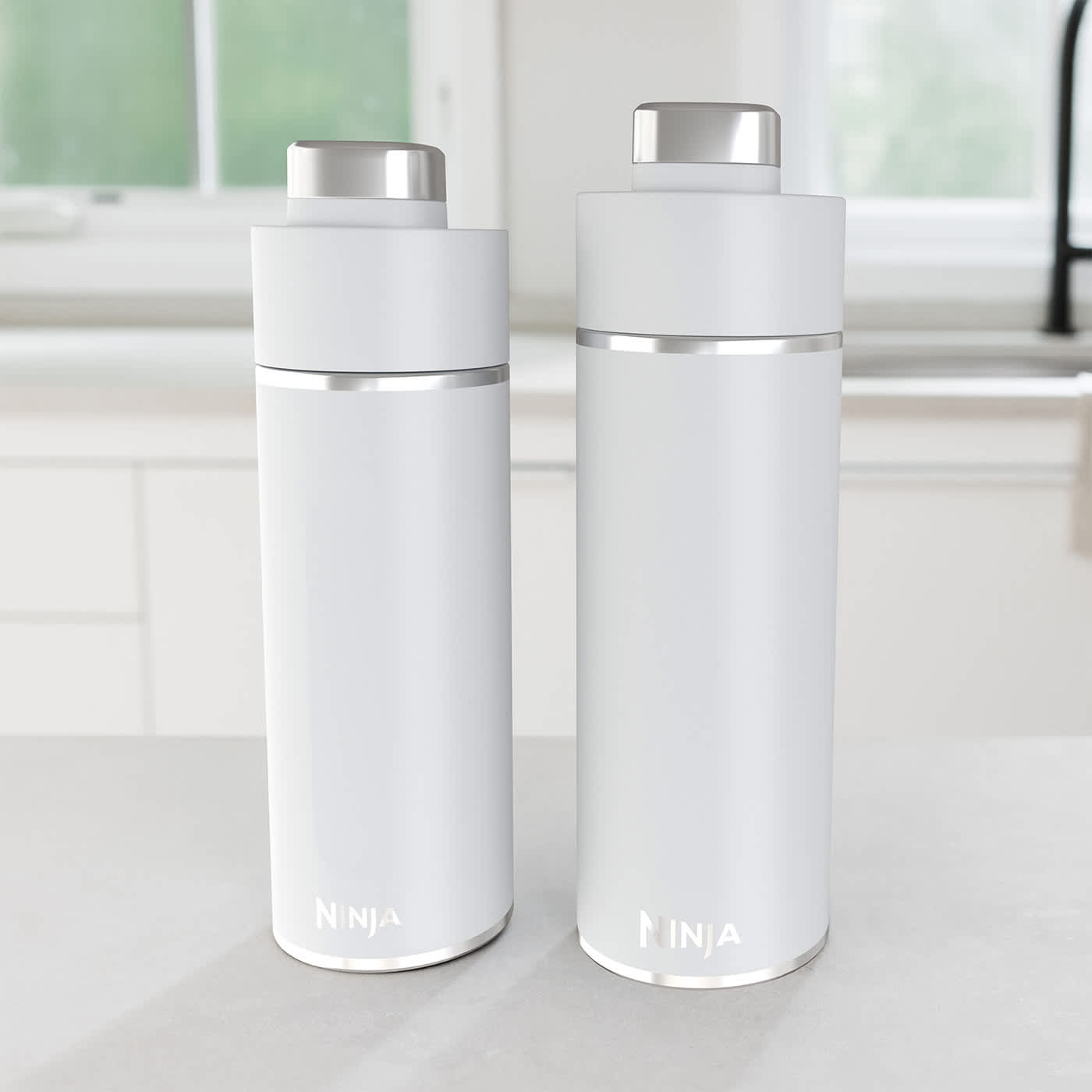 Borraccia Ninja Thirsti bianca, da 530 ml e da 700 ml