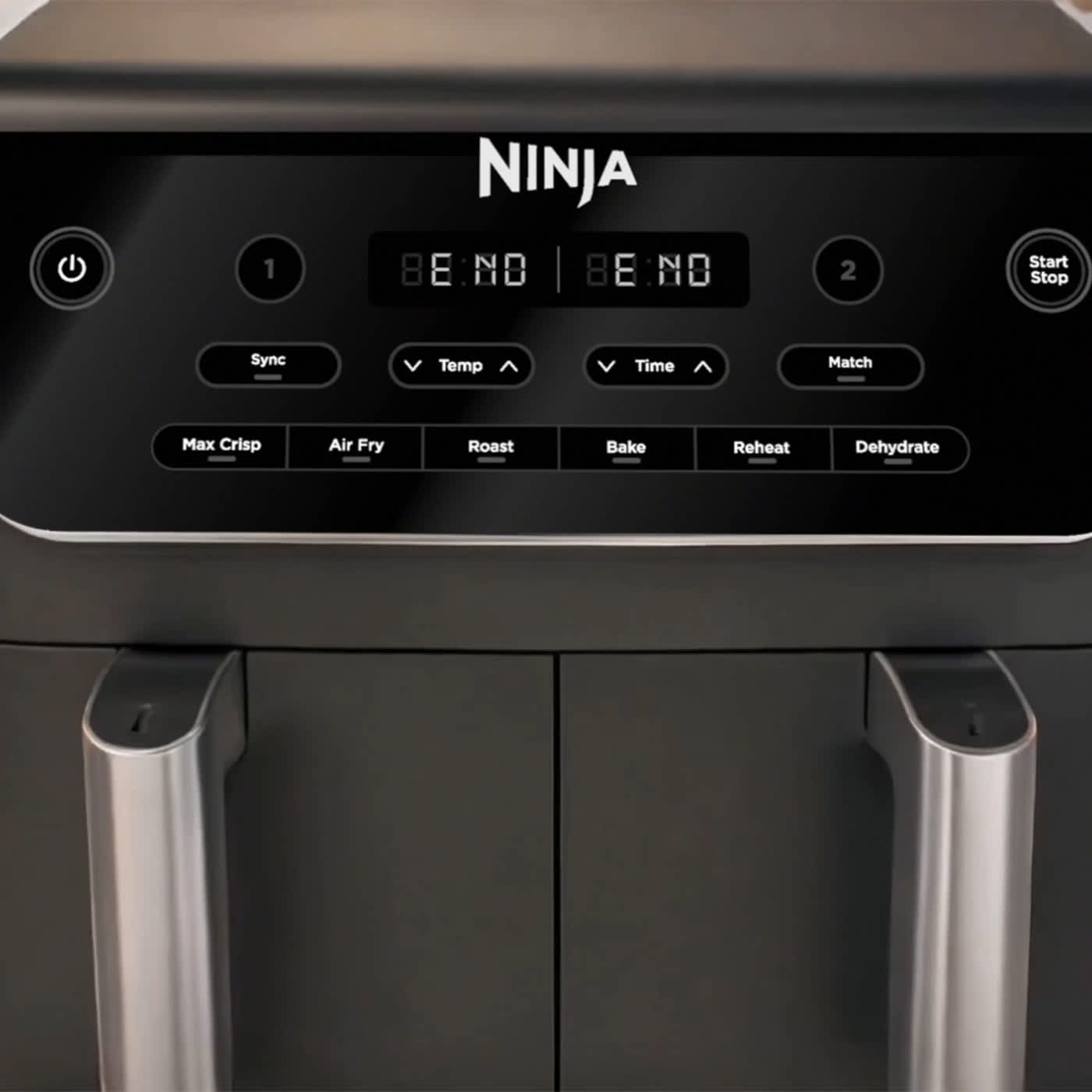 Zbliżenie na panel kontrolny z 6 funkcjami gotowania Air fryera Ninja DZ801EU