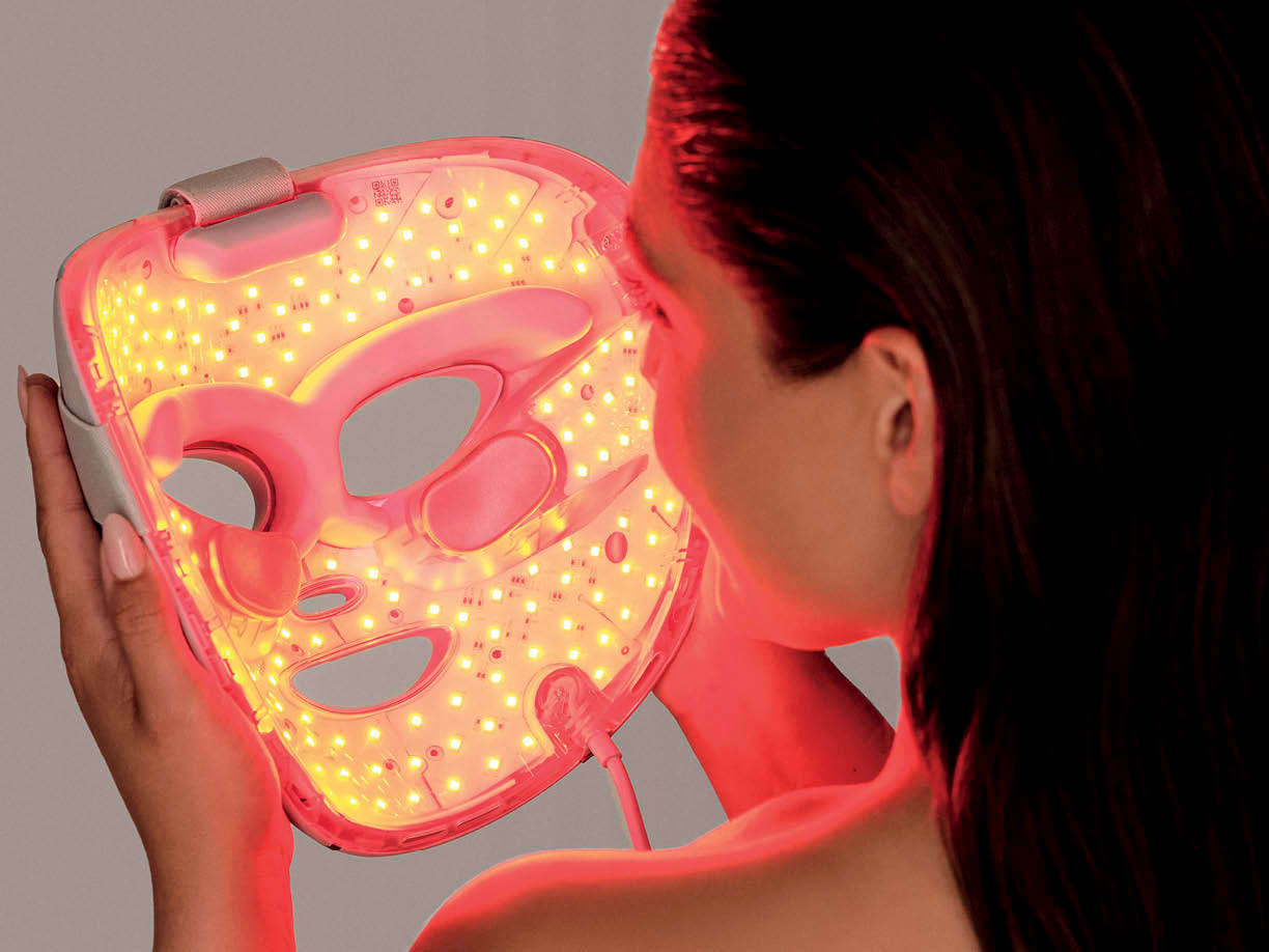Widok wnętrza maski do twarzy LED Shark CryoGlow z czerwonymi diodami LED