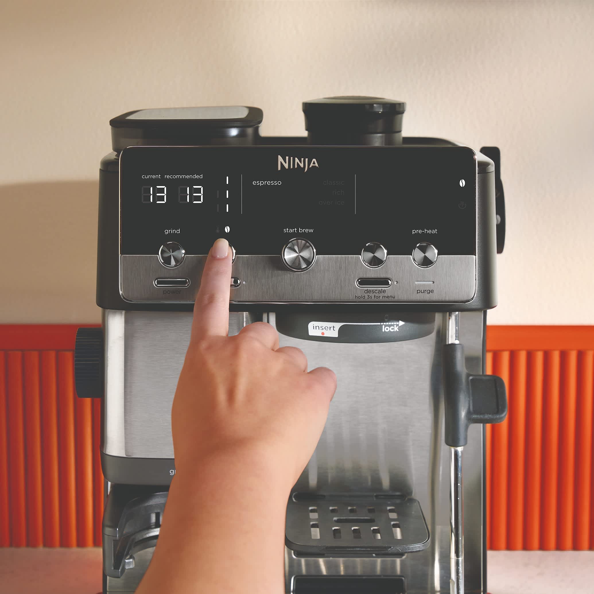 Cafetera semiautom&aacute;tica con  molinillo y b&aacute;scula