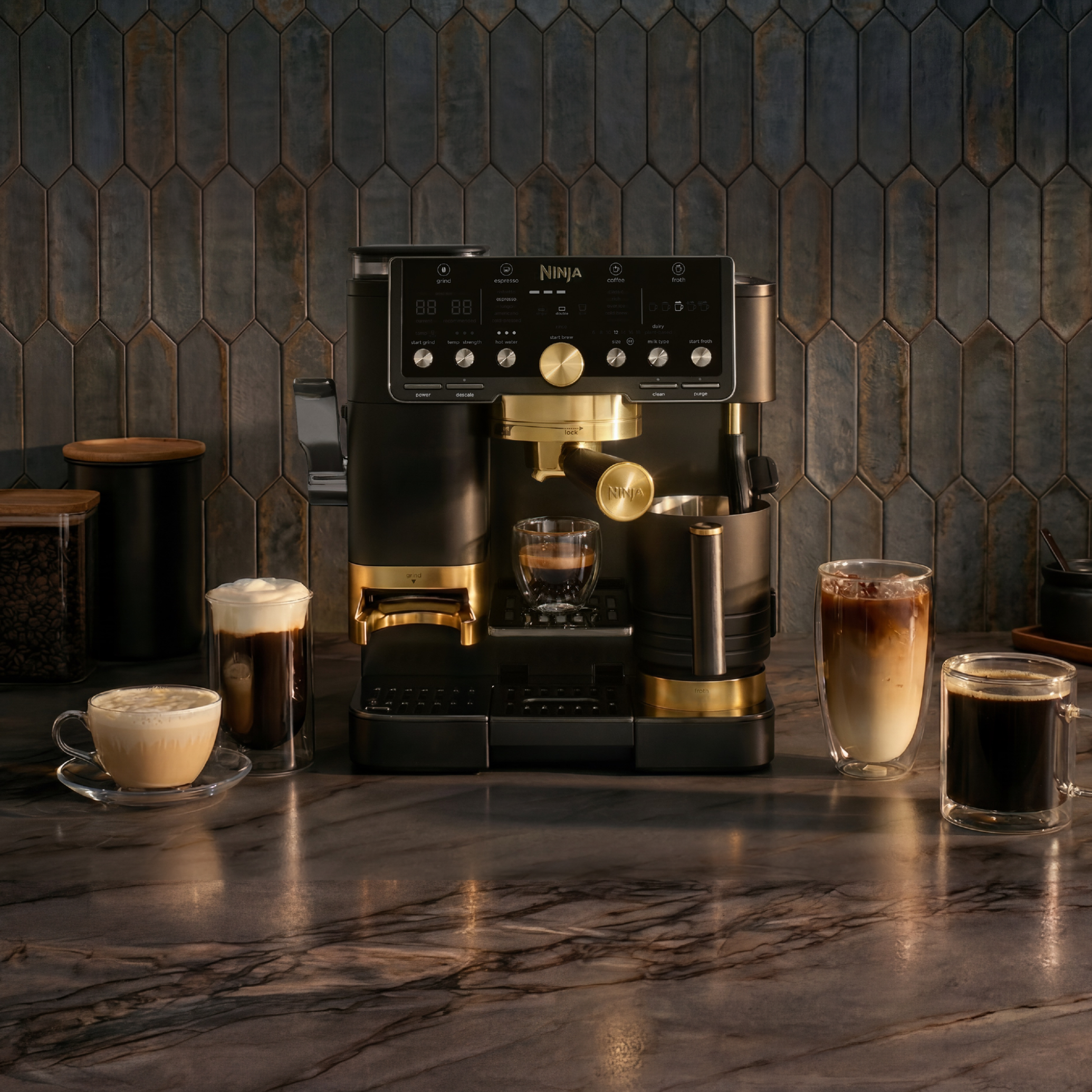 Cafetera semiatom&aacute;tica con muchas bebidas calientes alreadedor