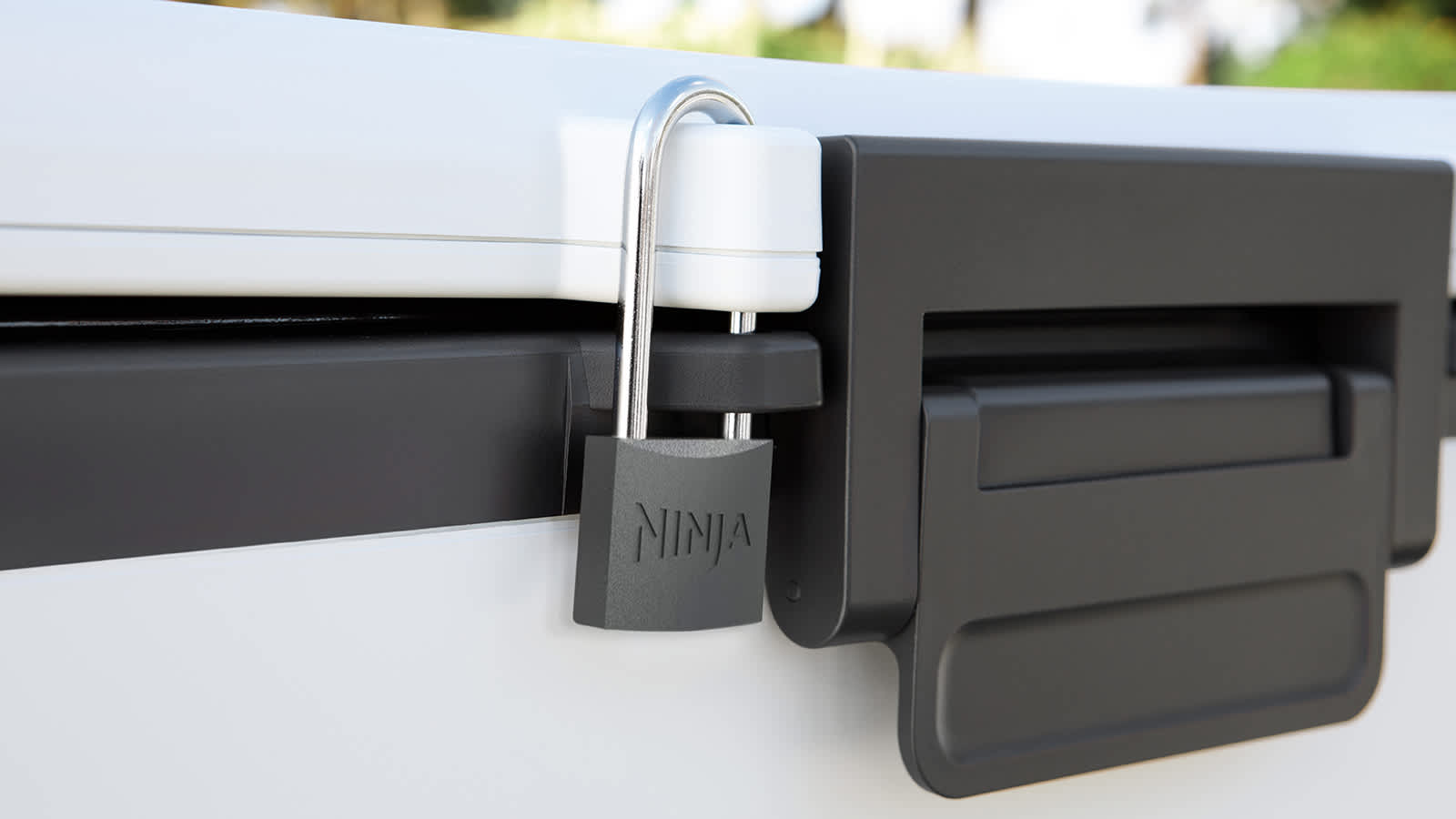 imagen de un candado para neveras ninja