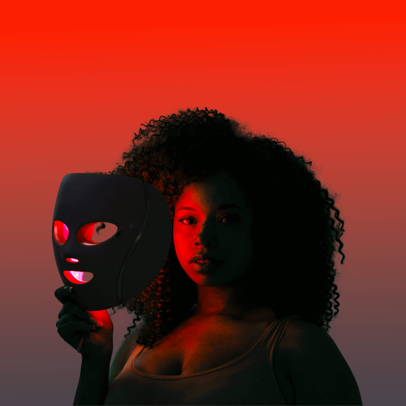 Mujer con Terapia de luz roja + infrarroja