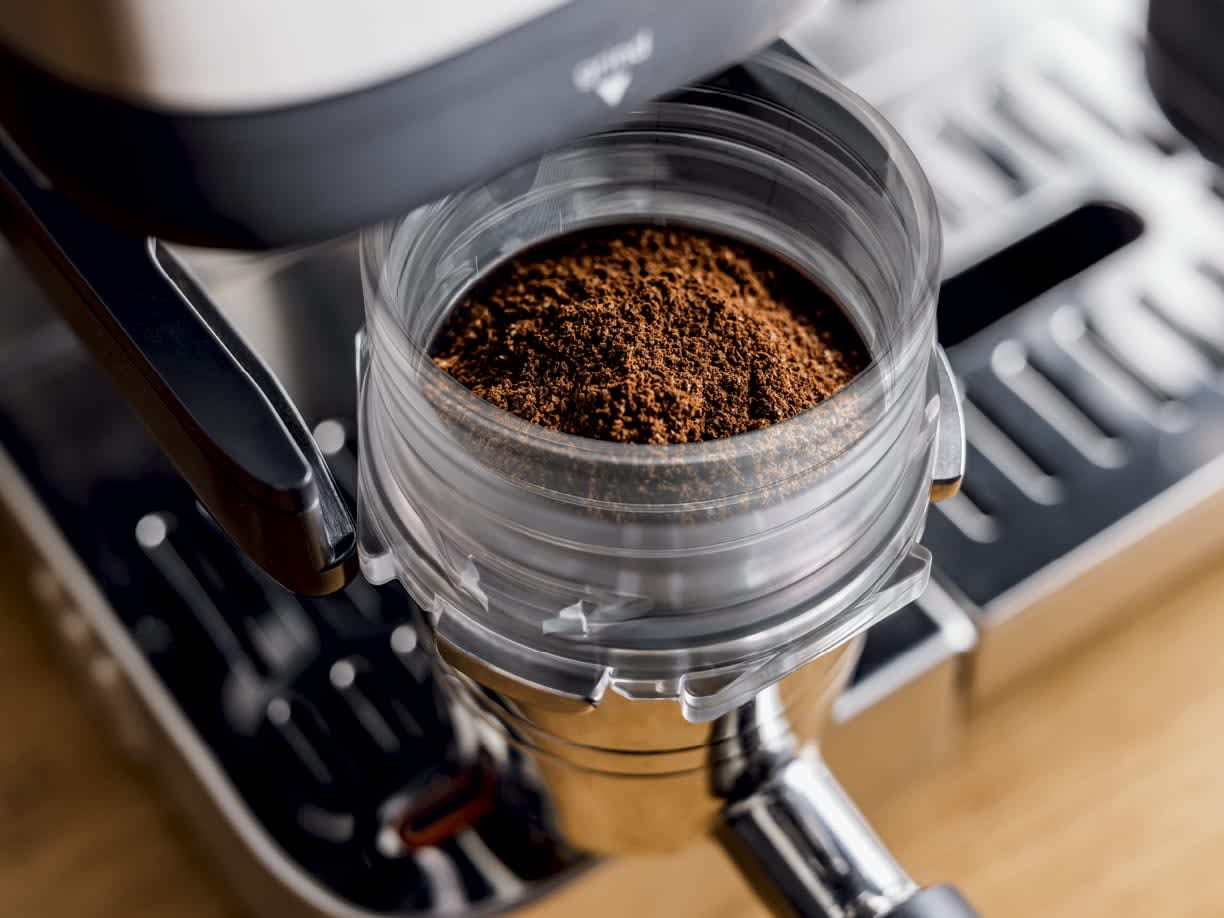 Built-in scale & grinder