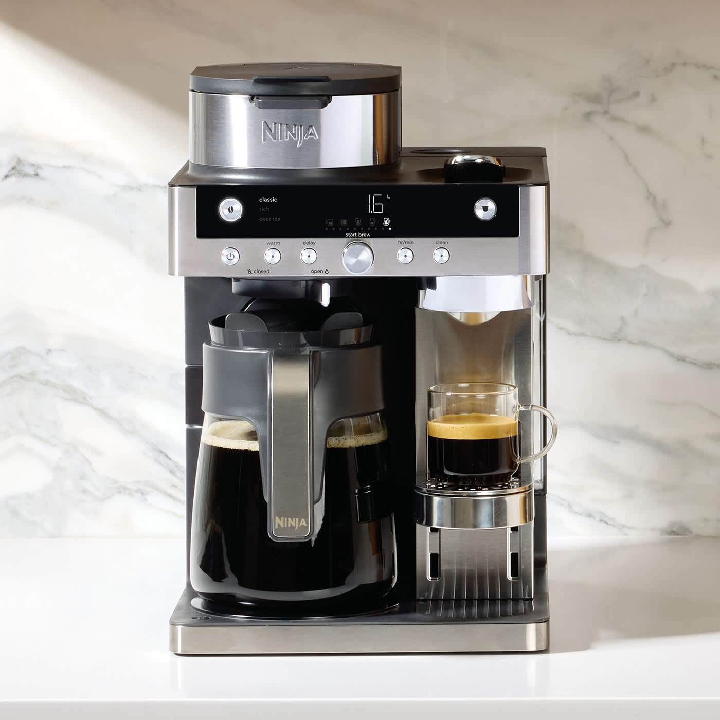 Alsidig, automatisk 2-i-1 filterkaffe- og espressokapselmaskine