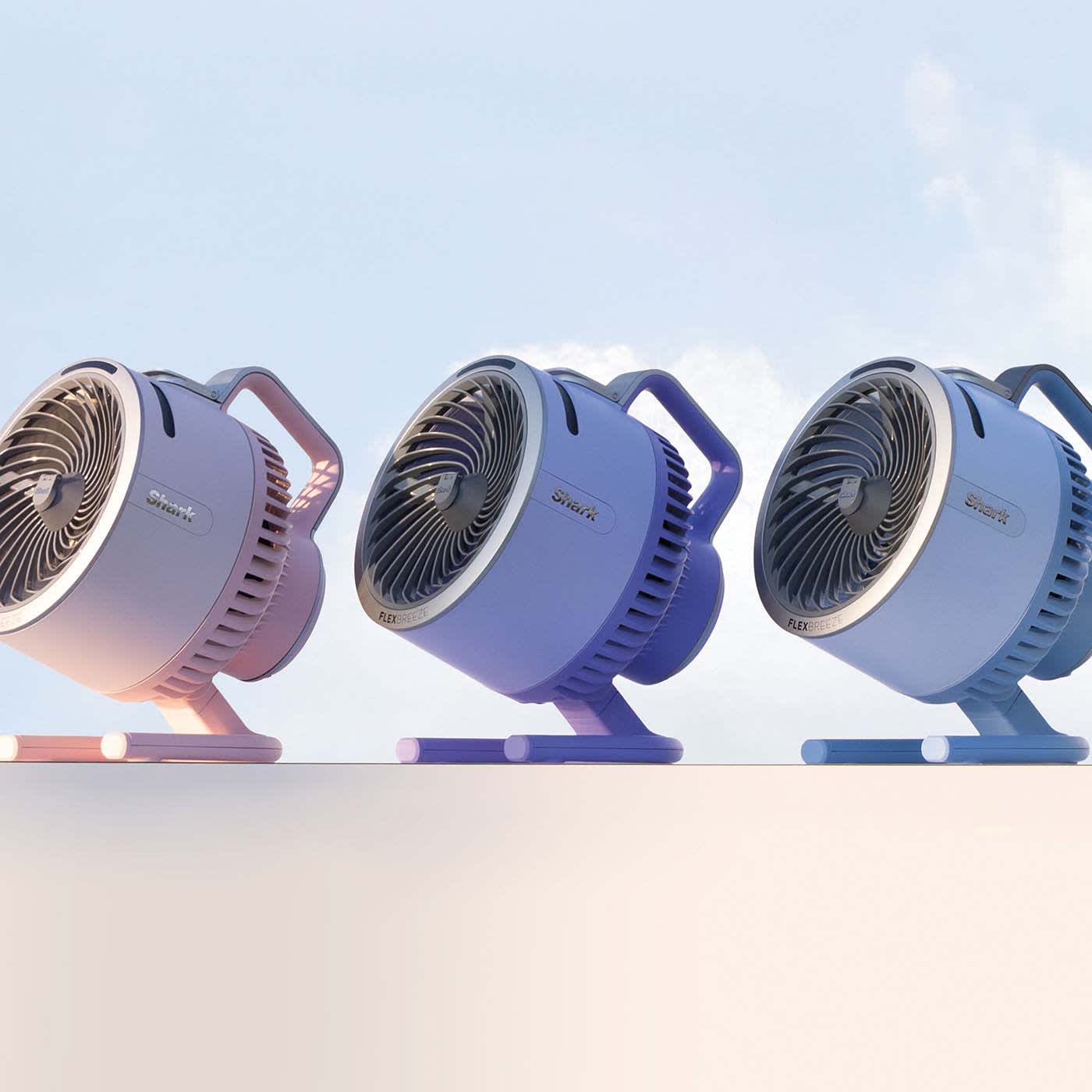 Trois ventilateurs Shark align&eacute;s.