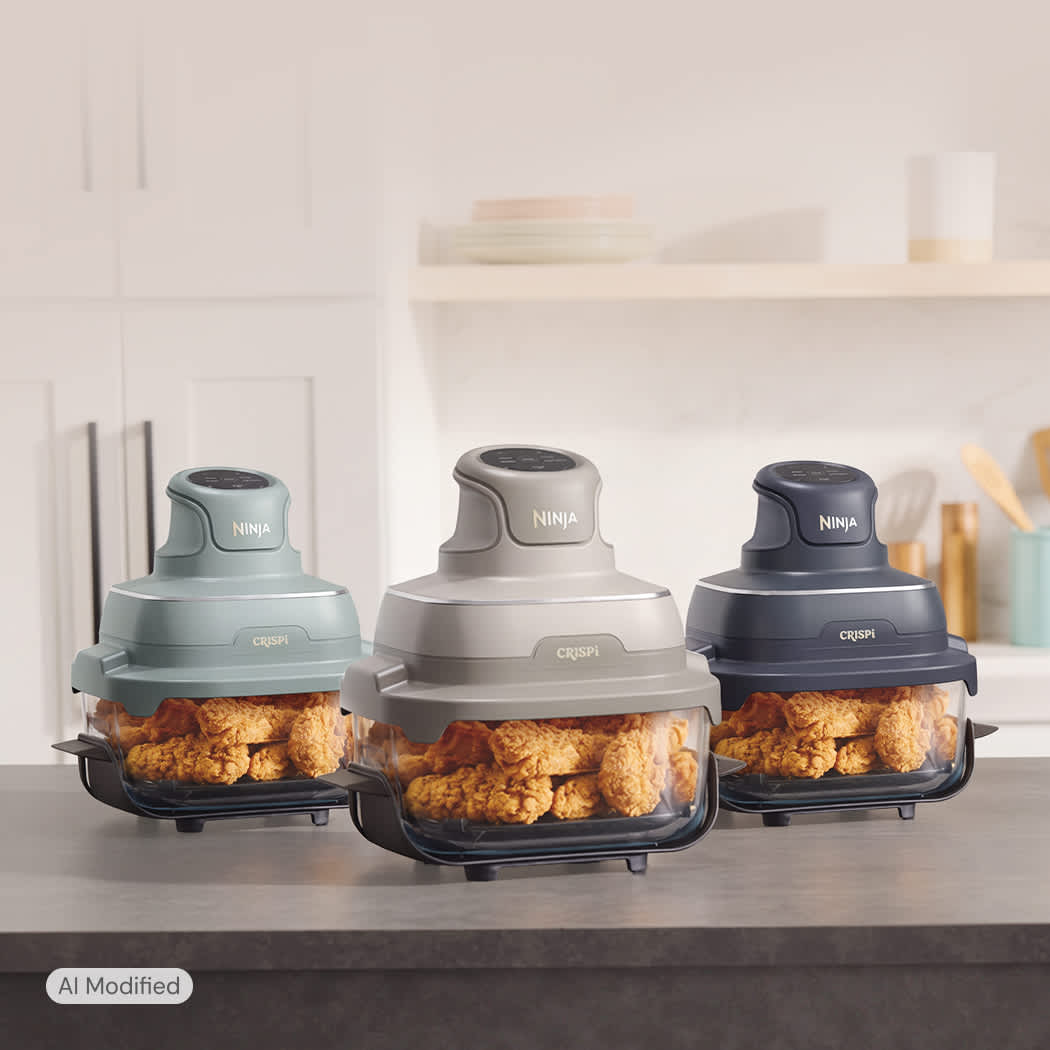 Crsipi vert, beige et bleu contenant du poulet frit