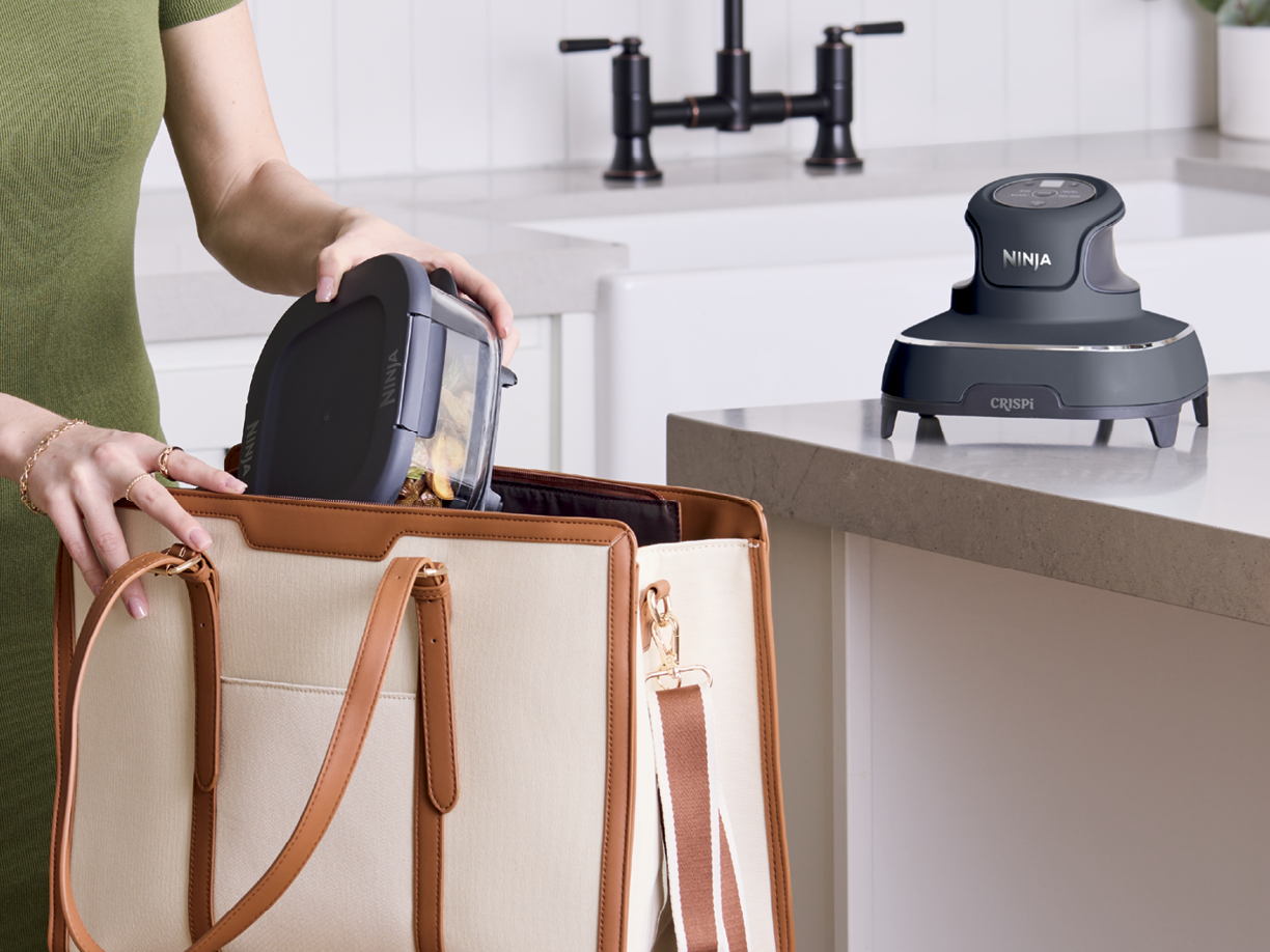 ninja crispi エアフライヤー　ガラスポータブル調理システム　ピンク Ninja Crispi® 4-in-1 Portable Glass Air Fryer Cooking System