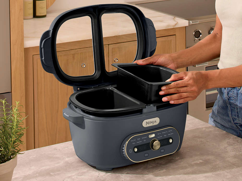 3  pots. 1 cabinet spot.