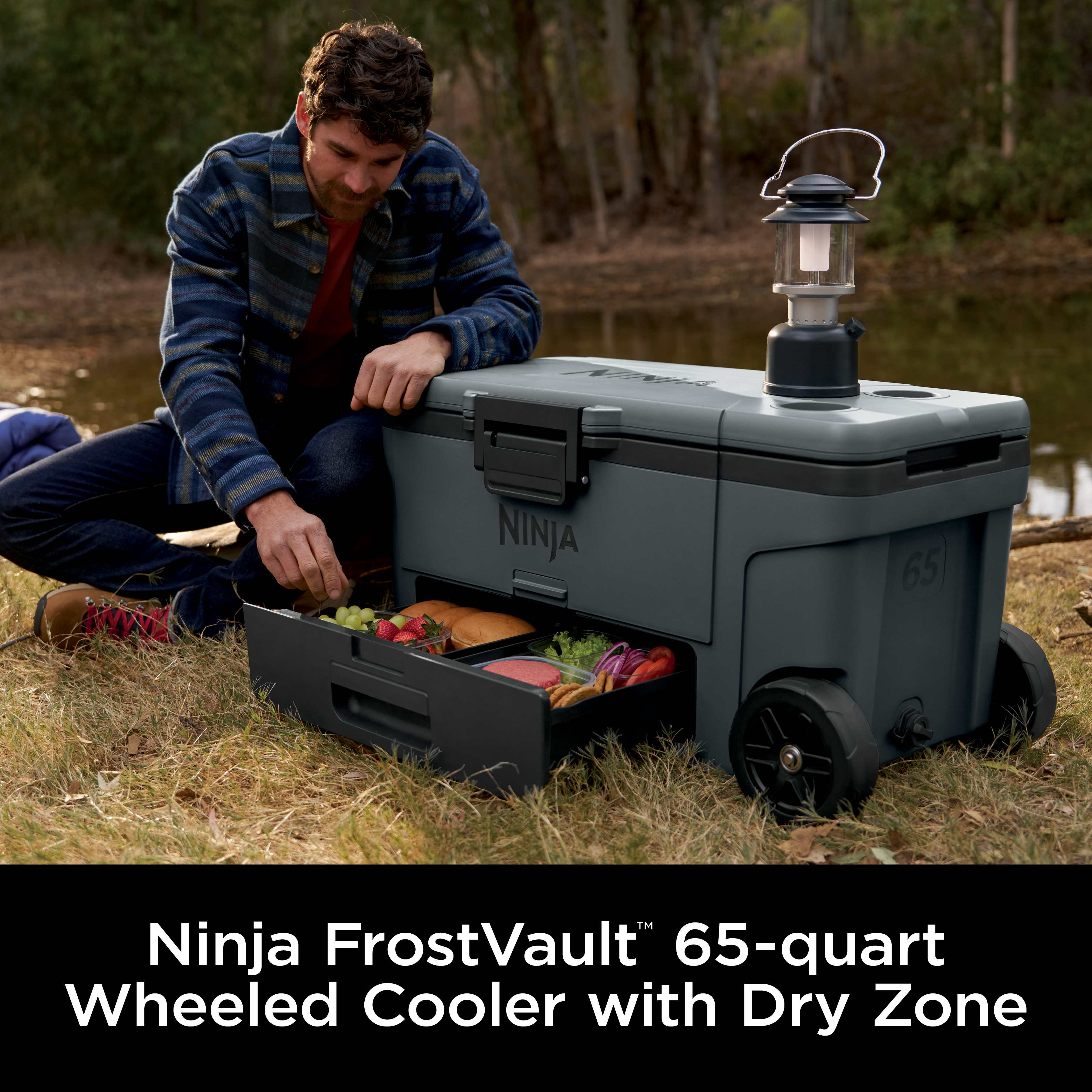 F*i様 JOURNAL STANDARD　グレー、チャコール ウォッシャブルス Ninja FrostVault™ 65qt Cooler with Wheels in Charcoal Gray