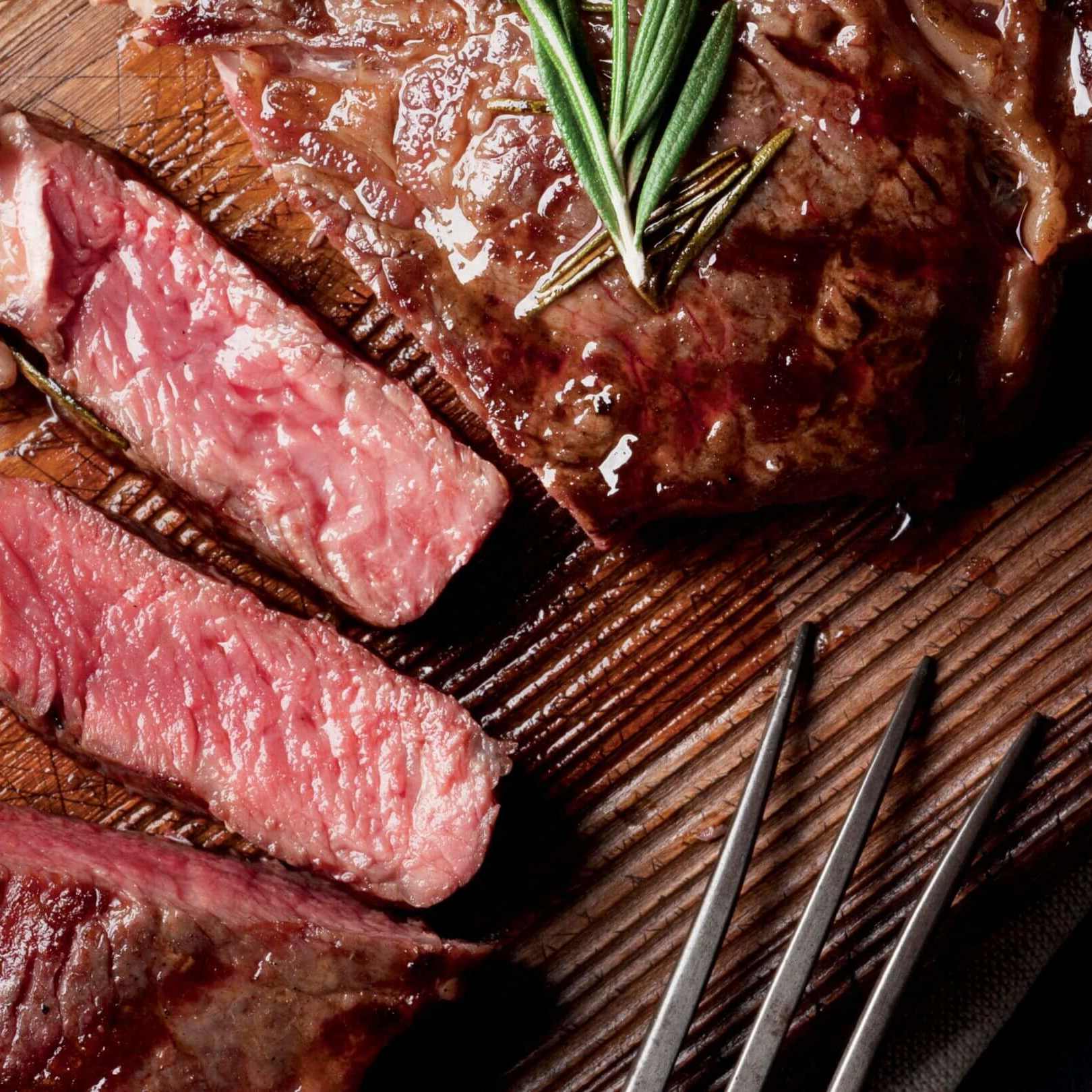 Rien de tel que l’élégance du T-Bone pour un plaisir authentique. 🥩✨,  #steak #tbonesteak #totem #totemgrill #explore #steakhouse #paris  #fashionweek #colombes #mairedecolombes #hautdeseine #argenteuil ..., image size:1620x1620