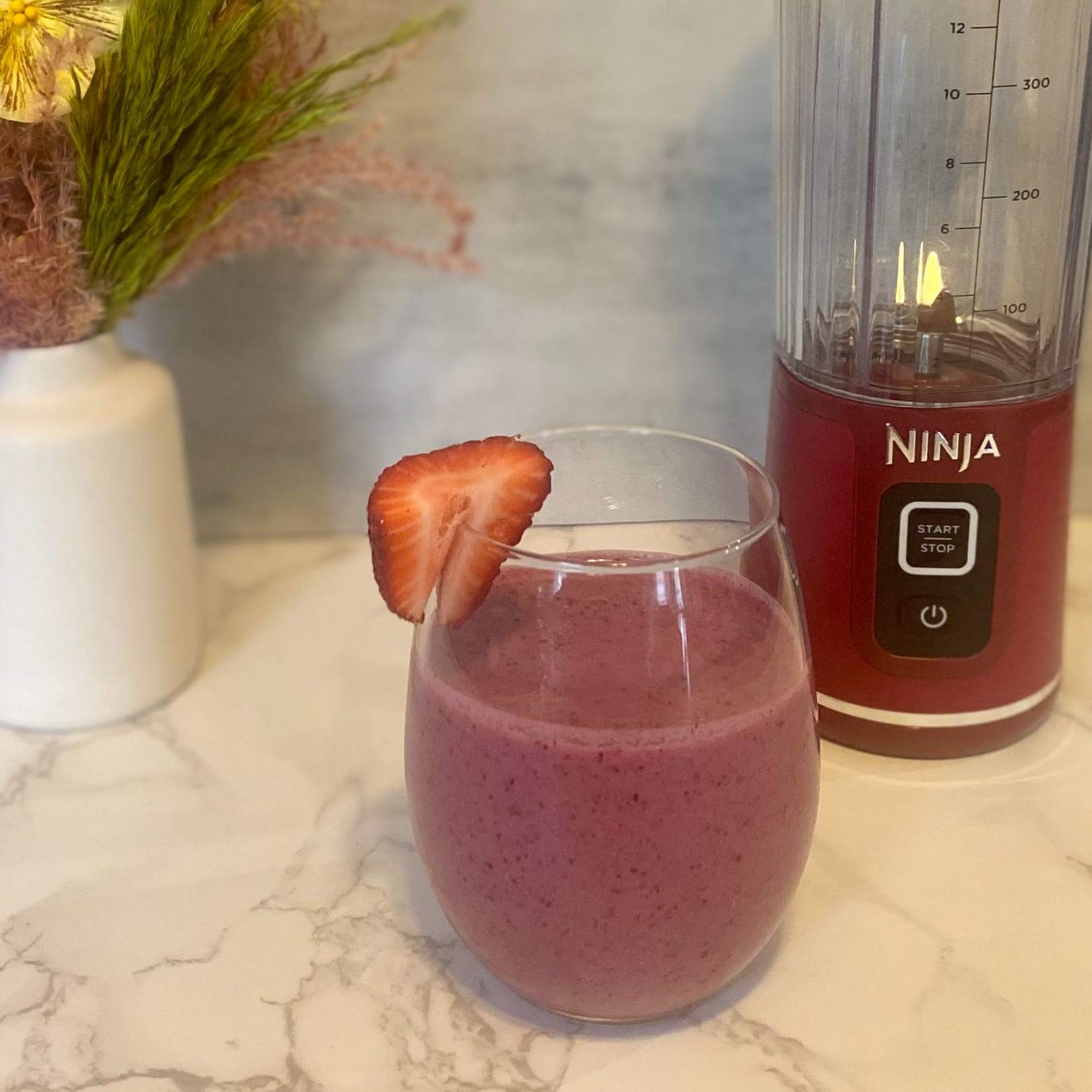 strawberry banana smoothie ninja blender blast