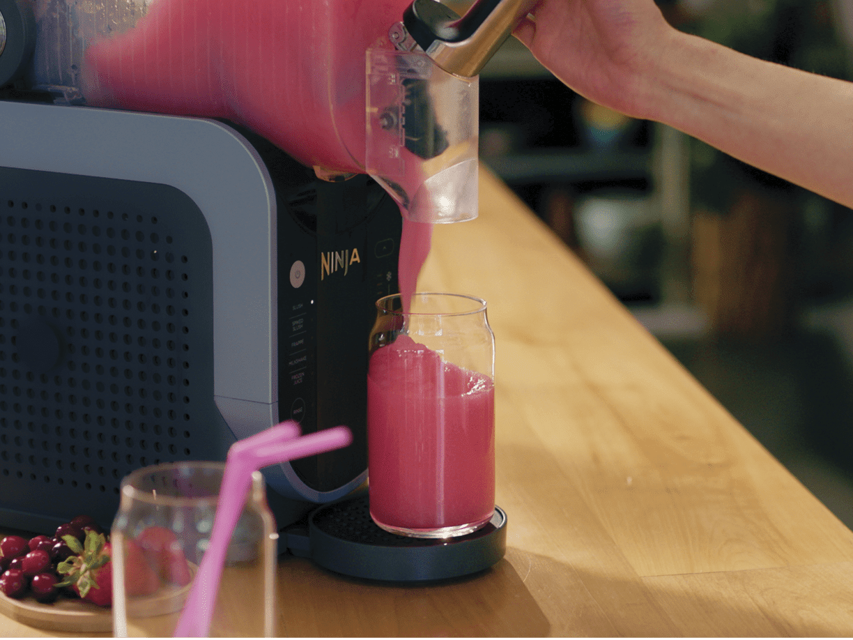 No mess. No stress. — Comfort handle & pour spout